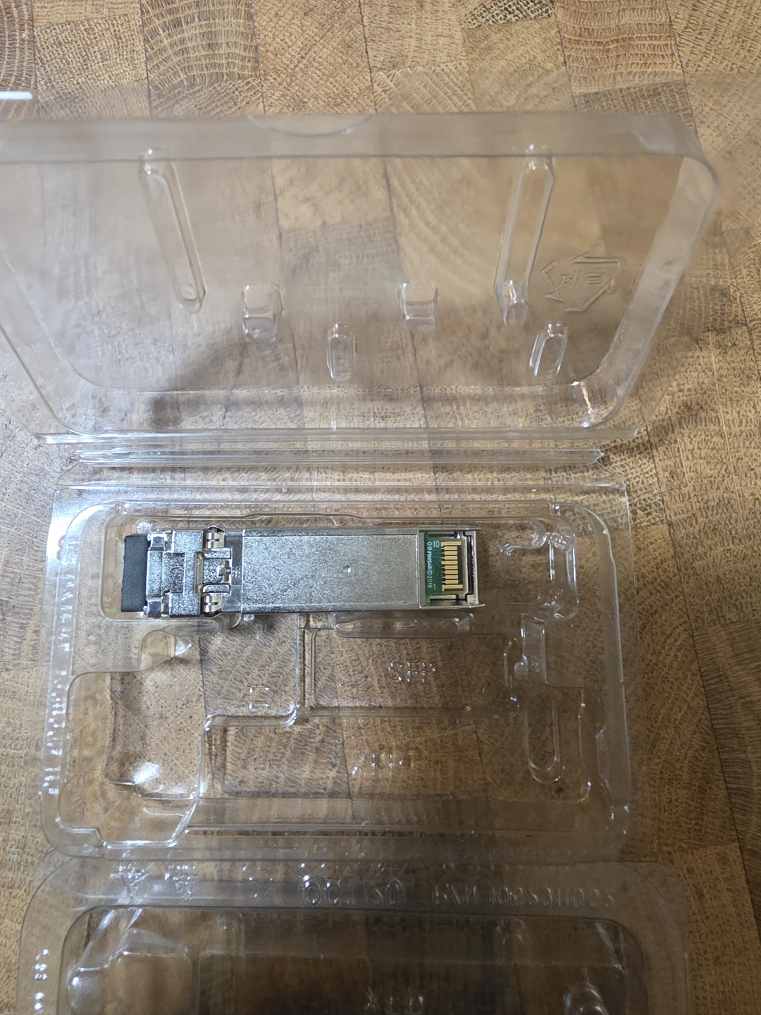 2 Finisar FTLX1370W4BTL-TM SFP+ Transceivers - photo 2
