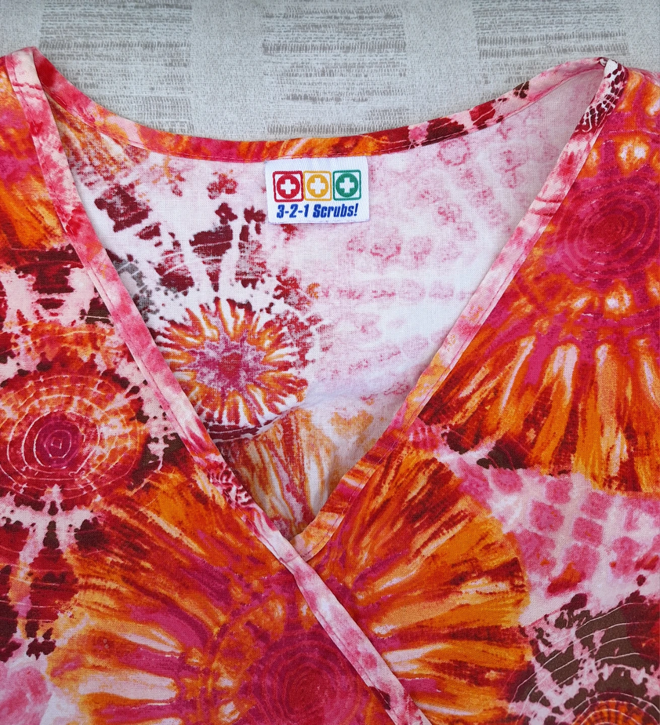 3-2-1 Scrubs Tie-Dye Scrub Top (Kit Cat Club rescue) - photo 3