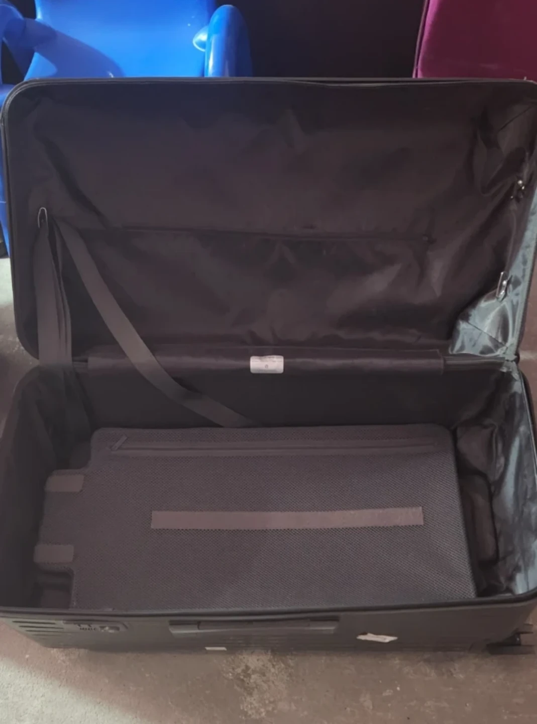 Rimowa Black Suitcase - photo 5