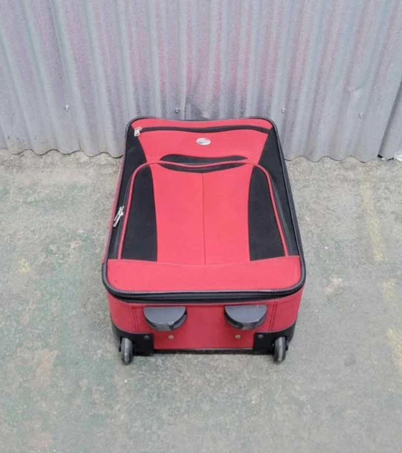 Small American Tourister Red Suitcase - photo 3