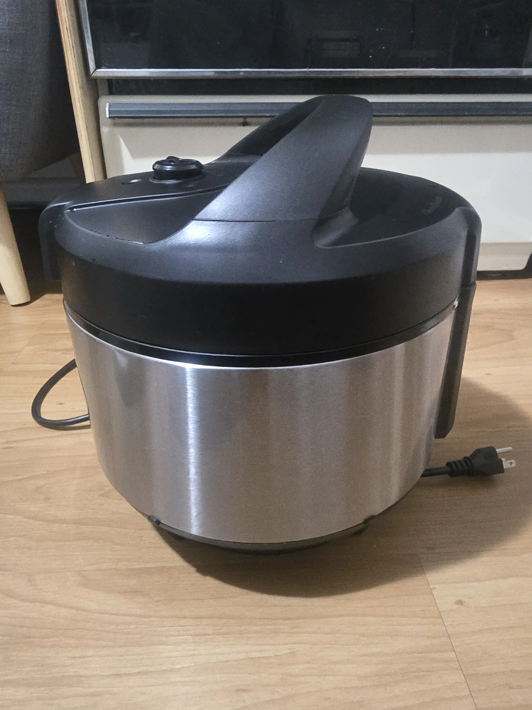 Starfrit Electric Pressure Cooker - 8L Capacity - Steam Tray - photo 2
