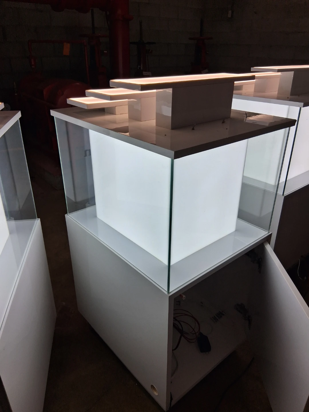 Vrelain PRANA Illuminated Retail Display Stand - photo 3