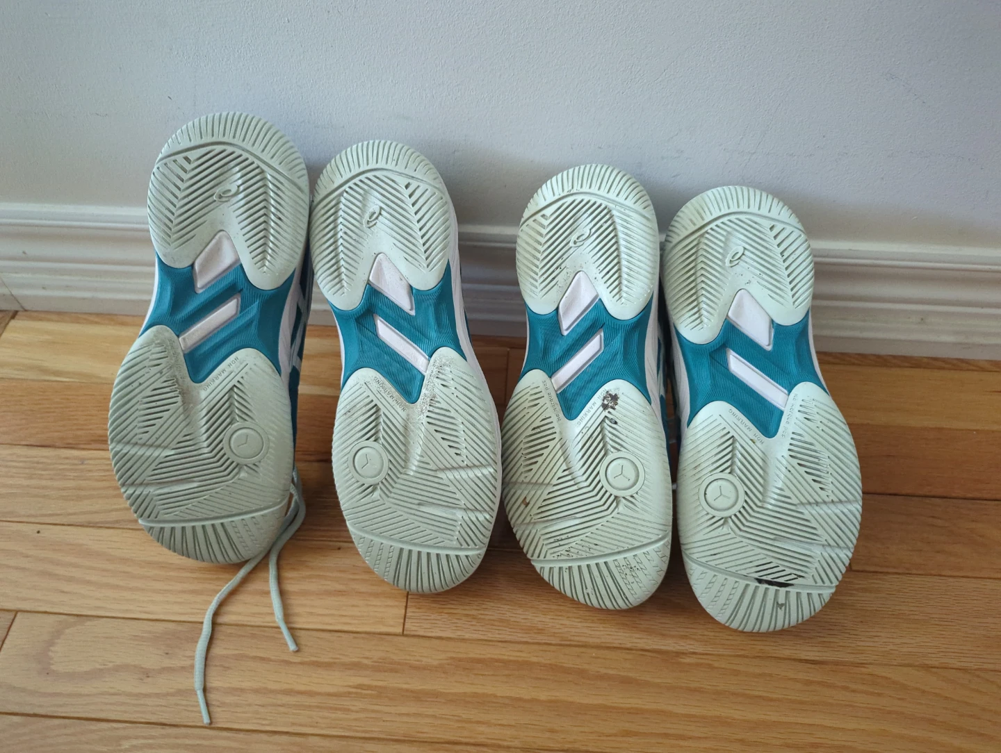 Asics Shoes Bundle - Sizes 5.5 and 6 - photo 2