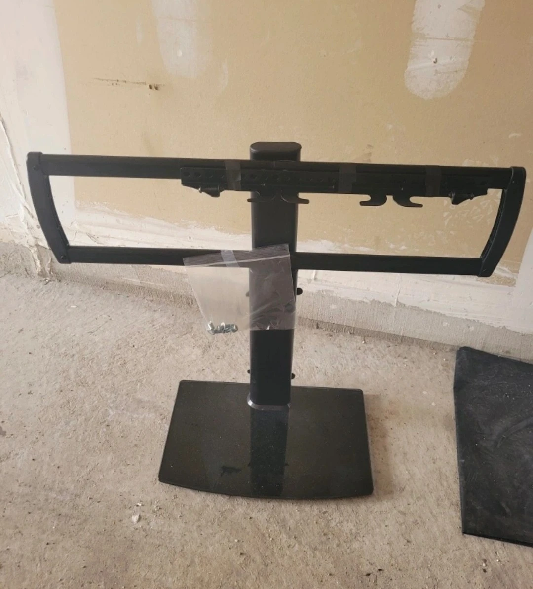 Hemudu Universal TV Stand HT04B-002