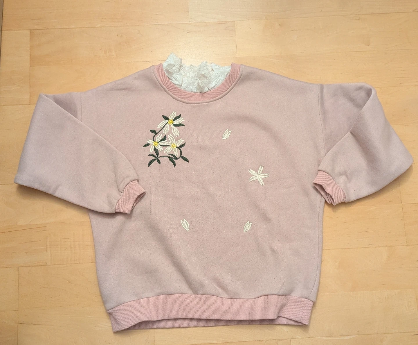 Pink floral embroidered sweatshirt with lace collar