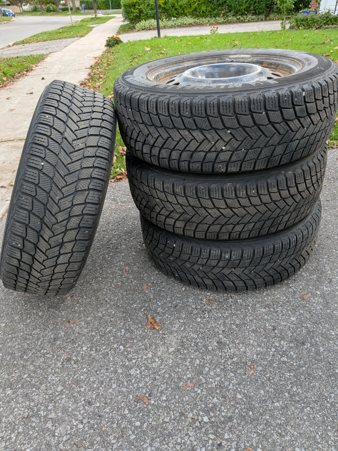 Set of 4 Michelin Snow Tires 225/60 R18