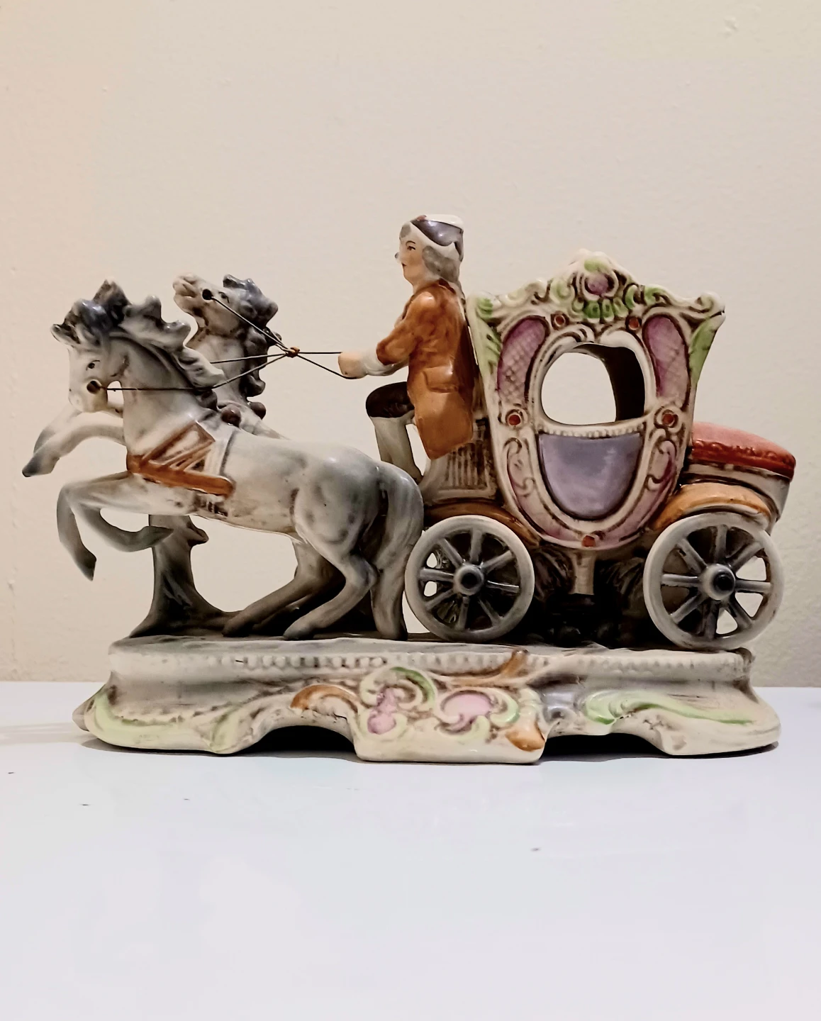 Vtg German Gräfenthal Porcelain Carriage Figurine