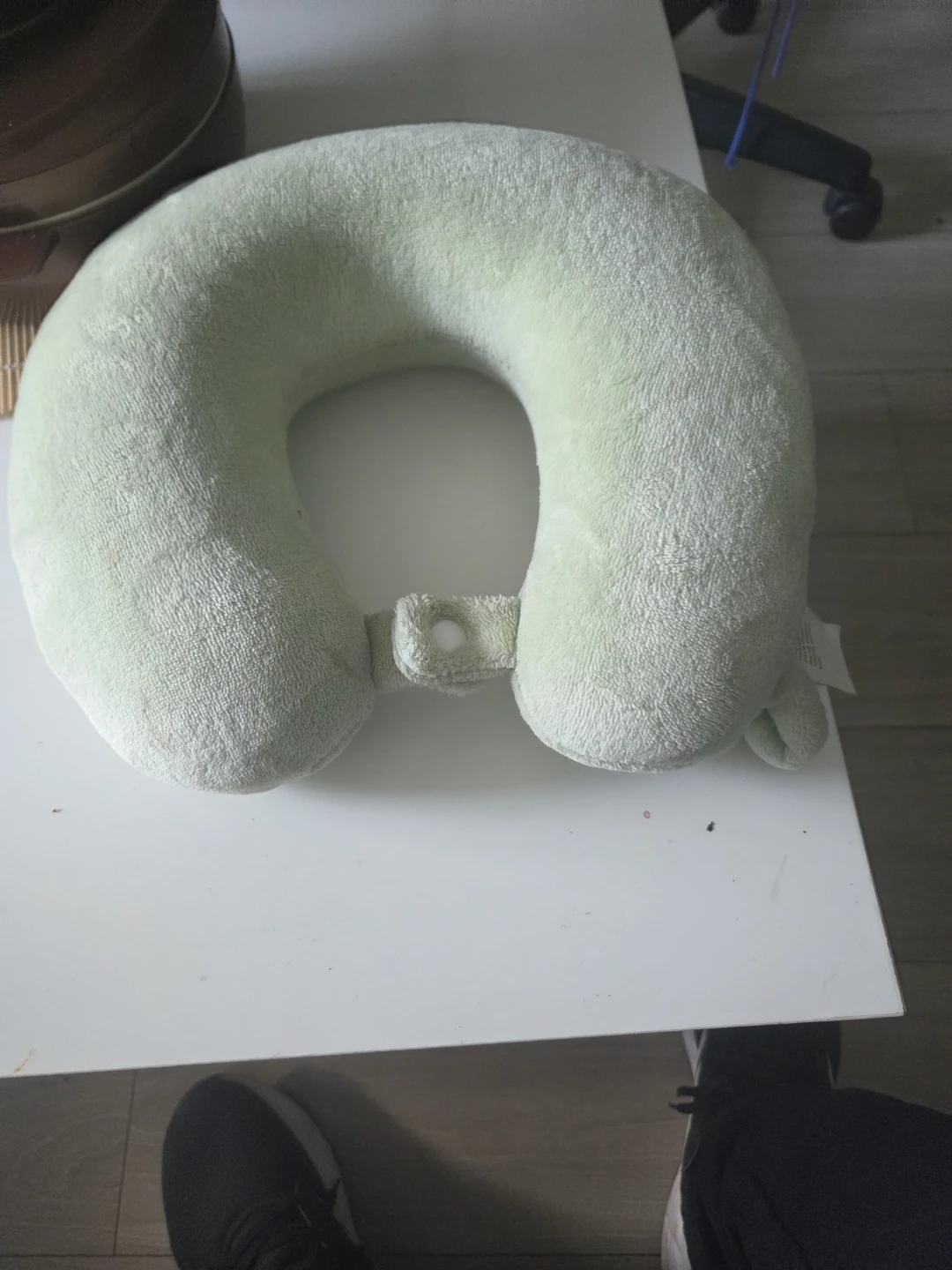 Miniso Green Neck Travel Pillow - photo 2