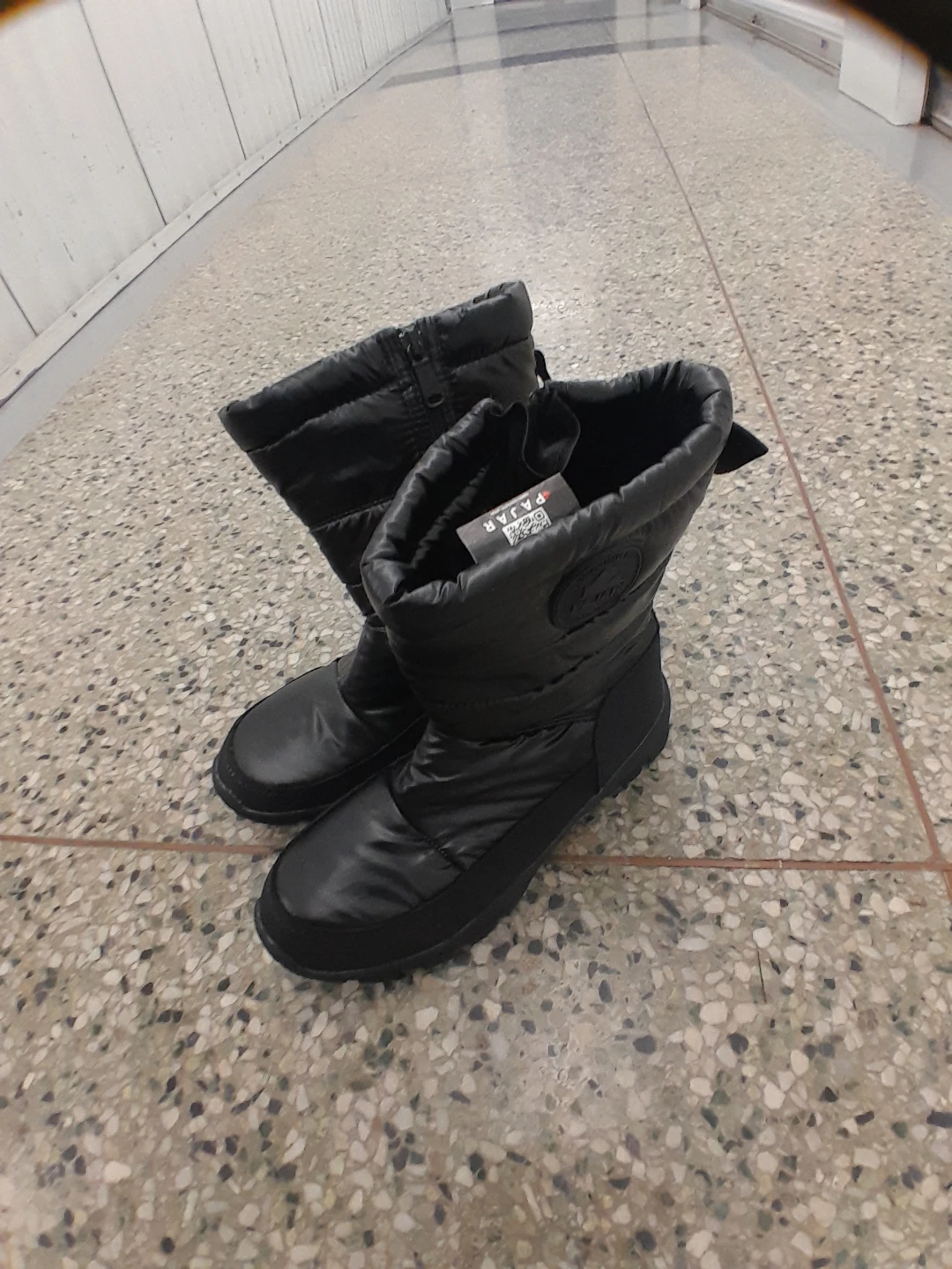 Pajar Black Puffer Boots Women's Size 7.5 - photo 4