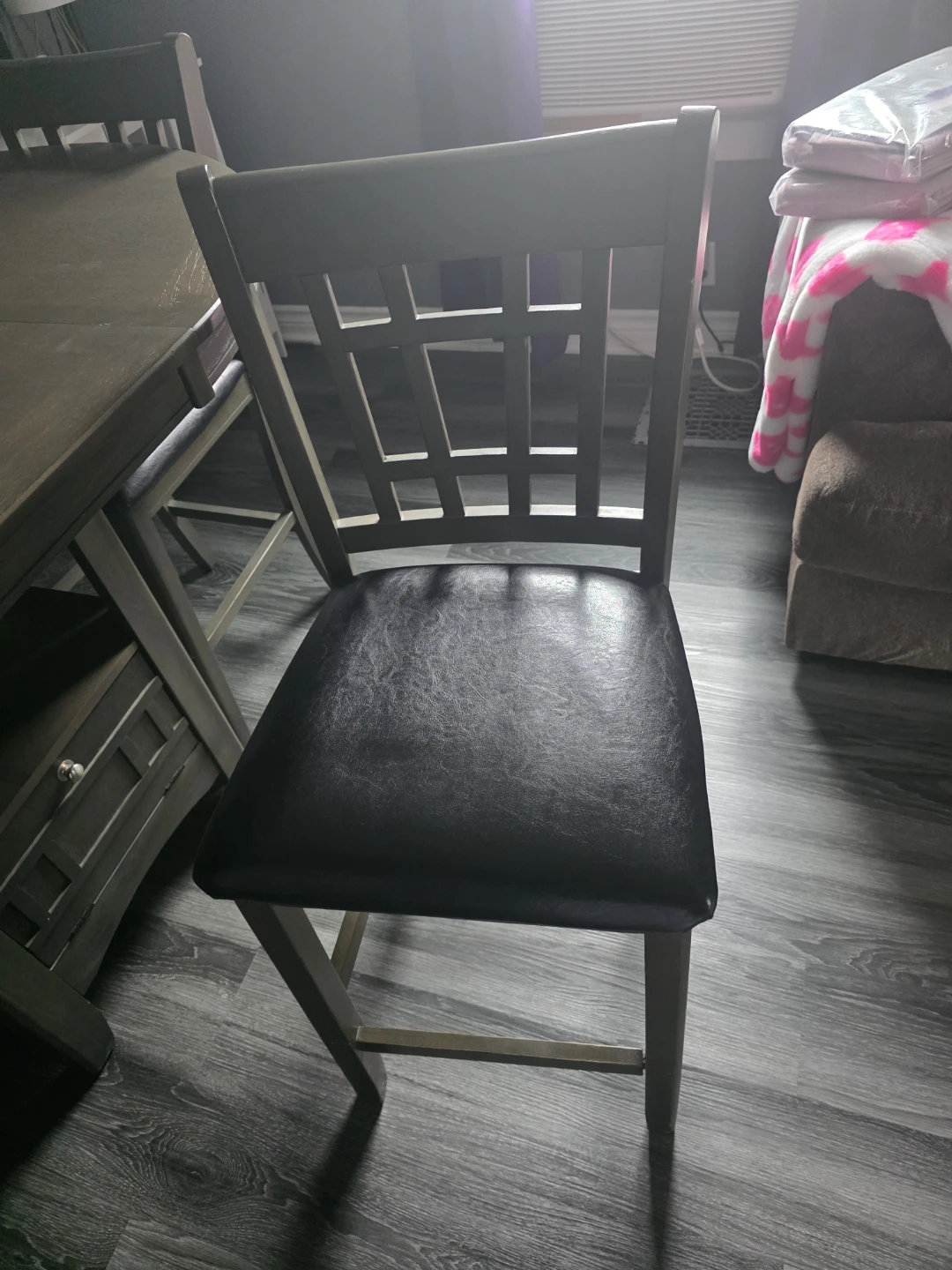 Kitchen table and 4 chairs - photo 2