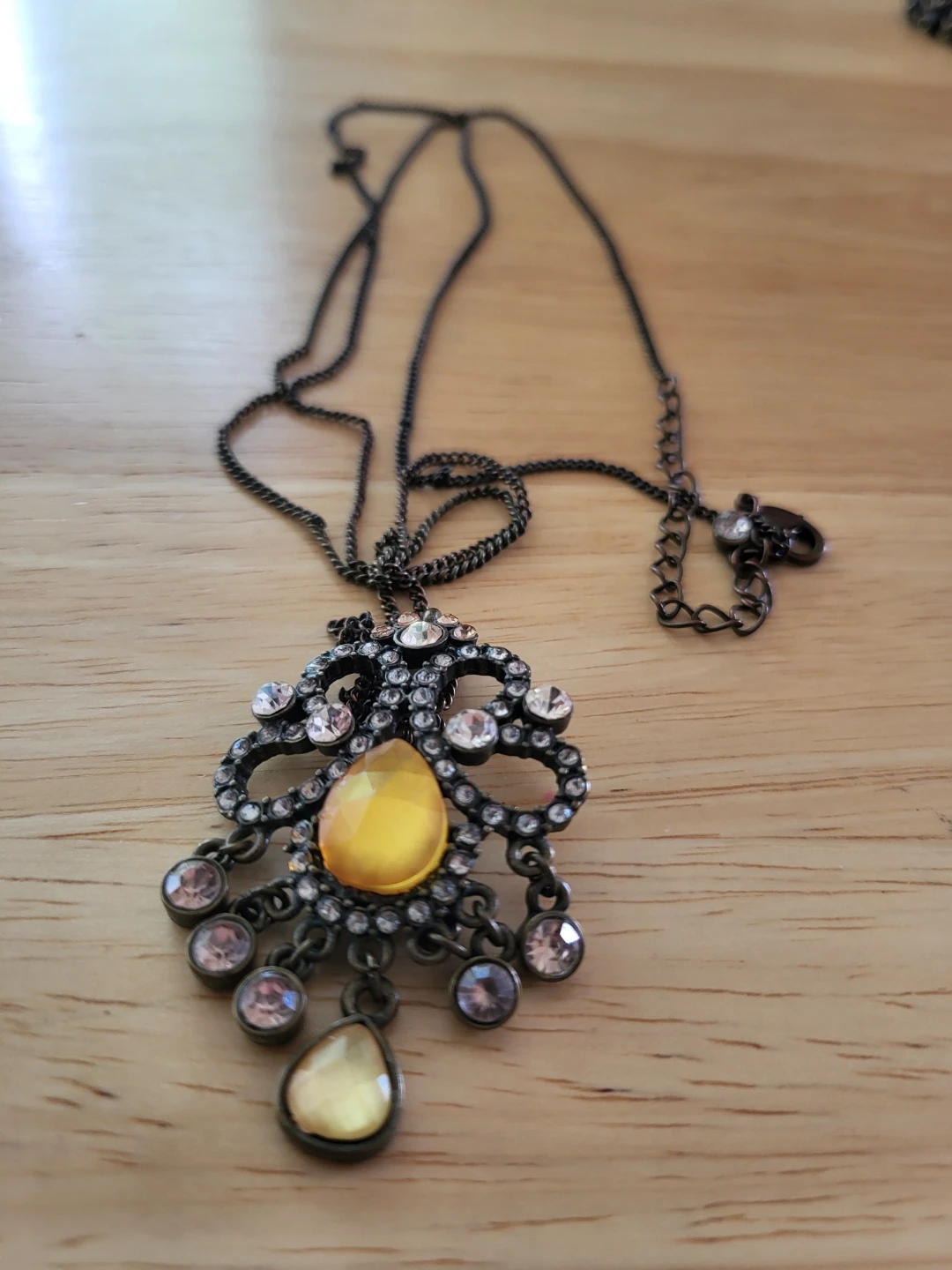 Vintage-style chandelier pendant necklace