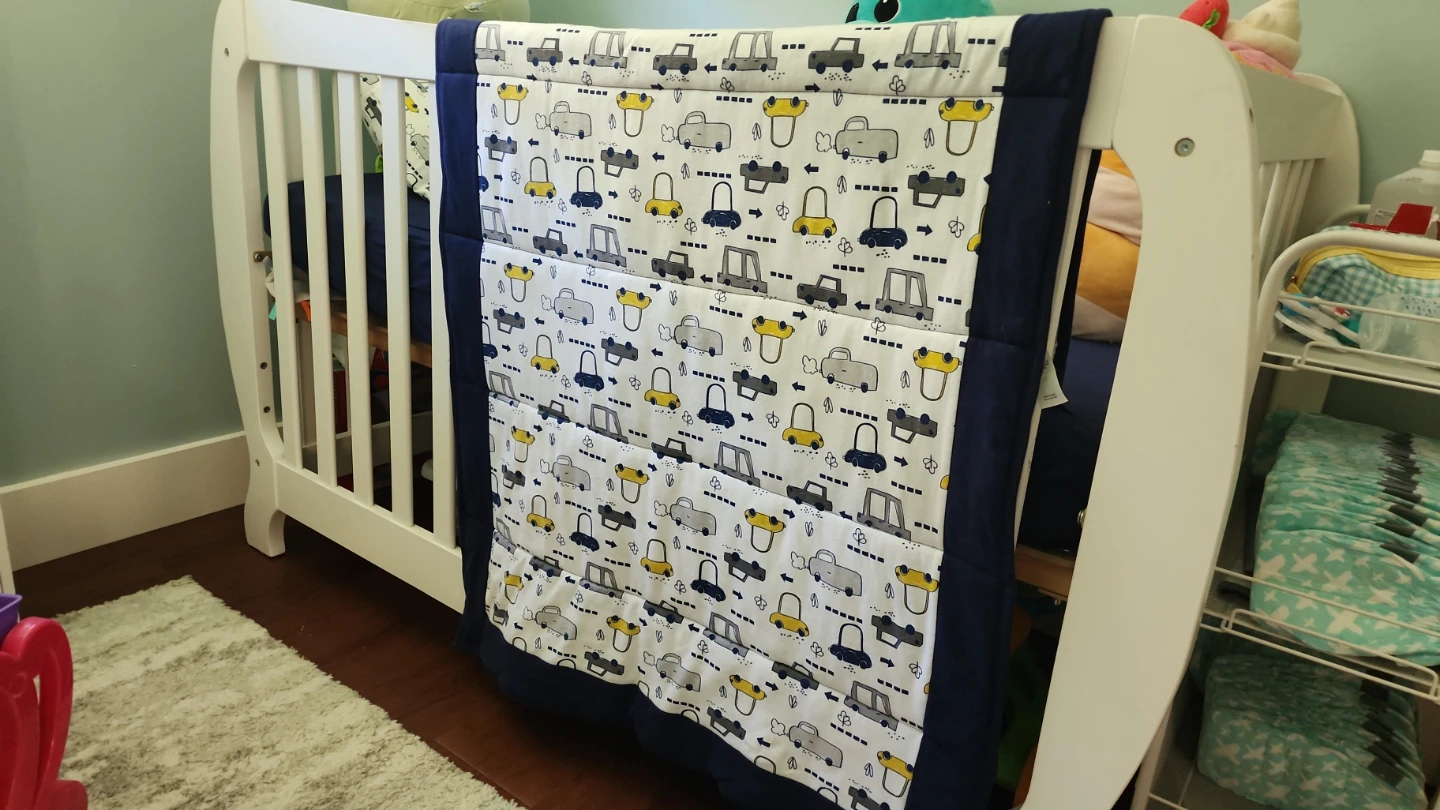 White baby crib - photo 2