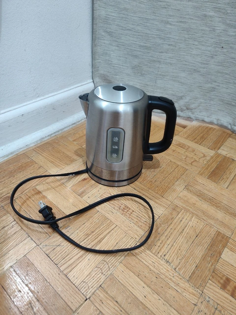 Amazon Basics 1.0L (1.1-Qt) Stainless Steel Electric Kettle