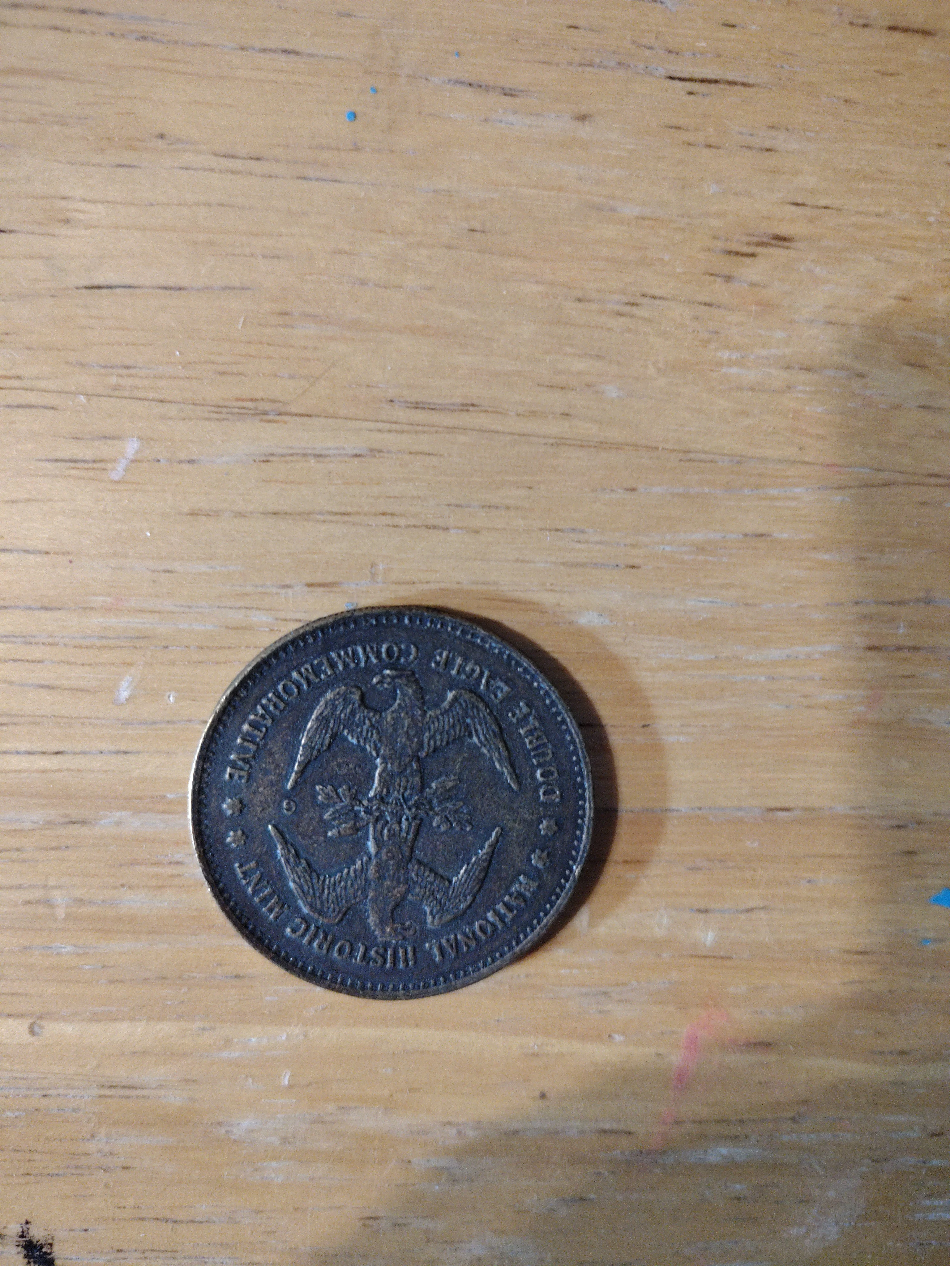 Elvis "The King" Presley Official Commemorative Coin - photo 2