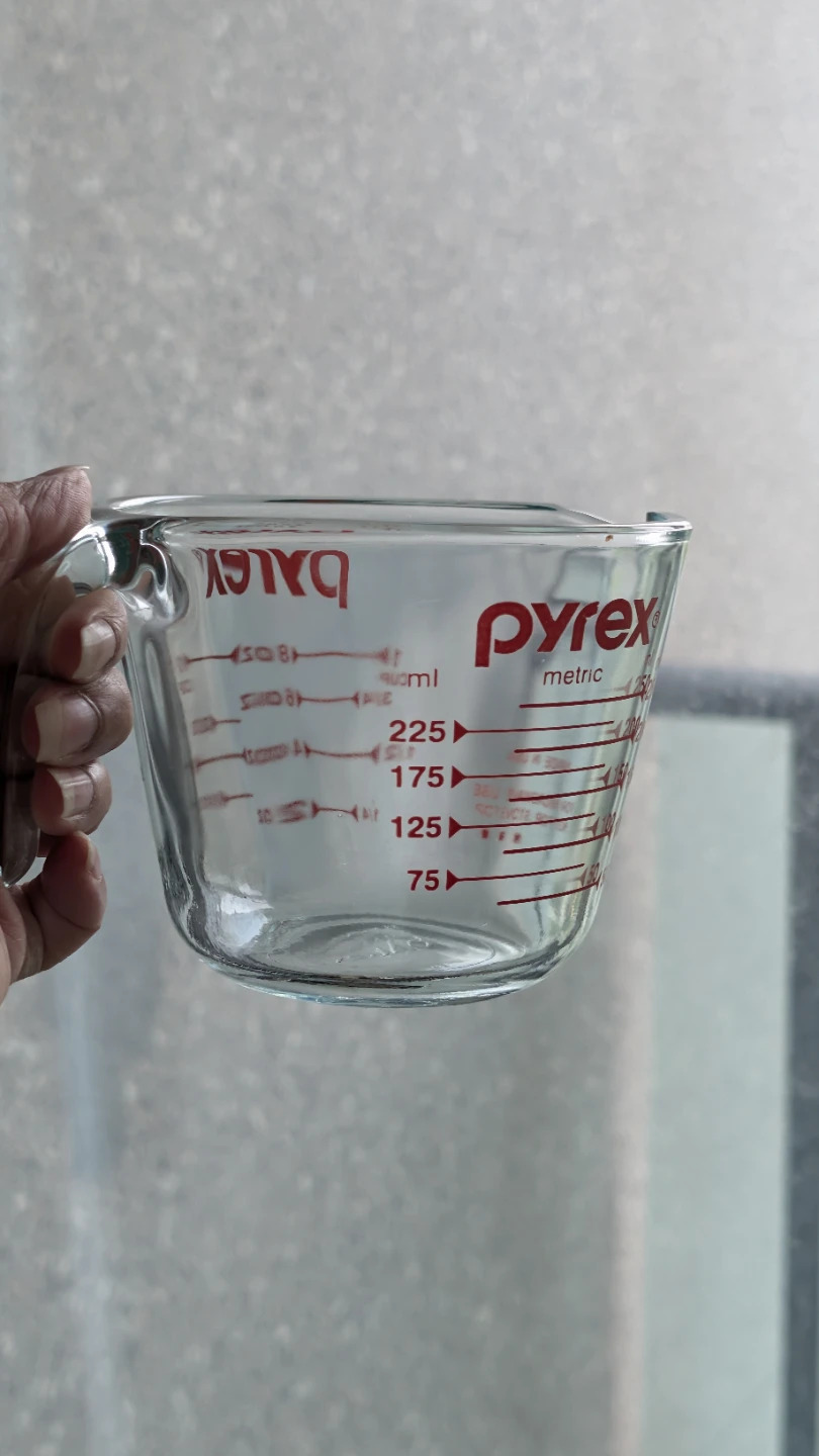 Pyrex Glass Measuring Cups - Set of 2 - photo 3