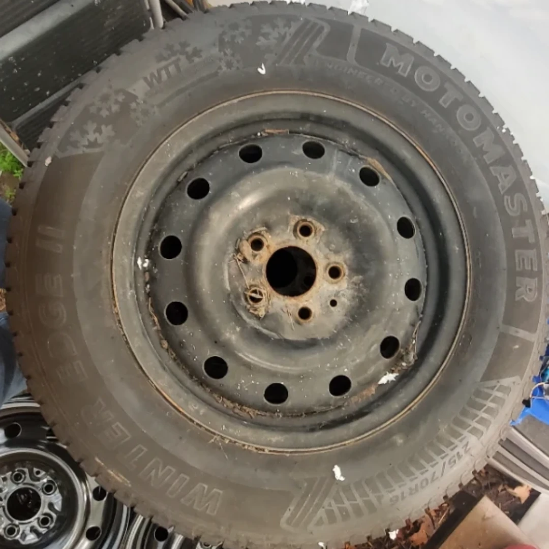 4 Winter tires on rims. 215/70R16 - photo 3