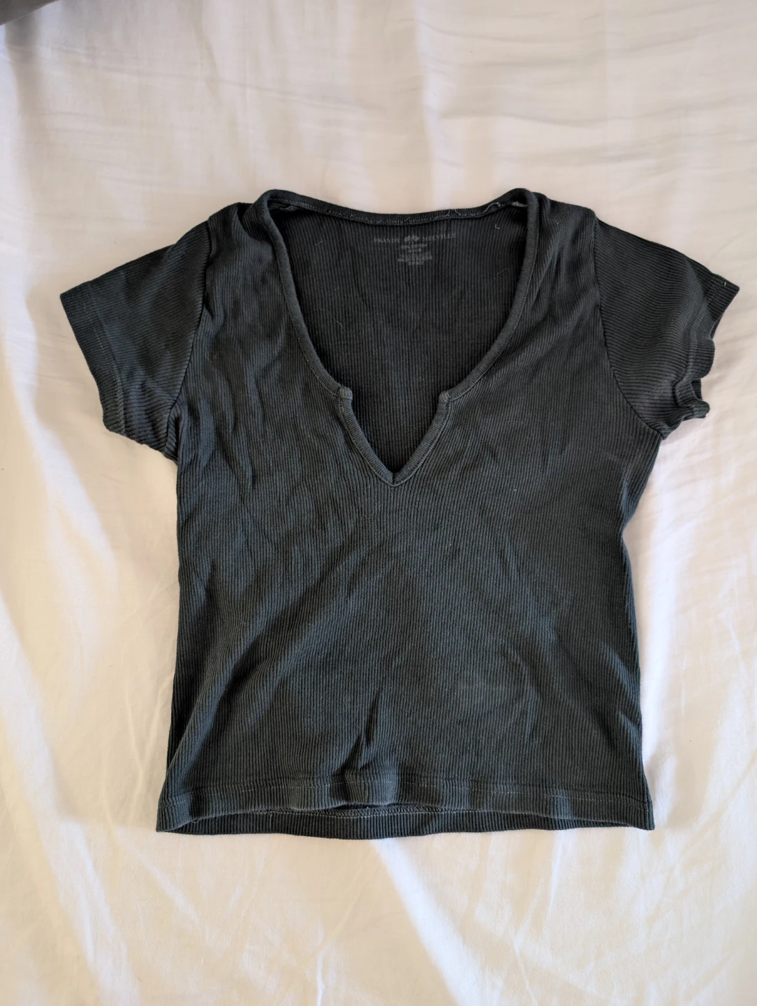 Brandy Melville Ribbed V-Neck Crop Top Baby Cute T Shirt