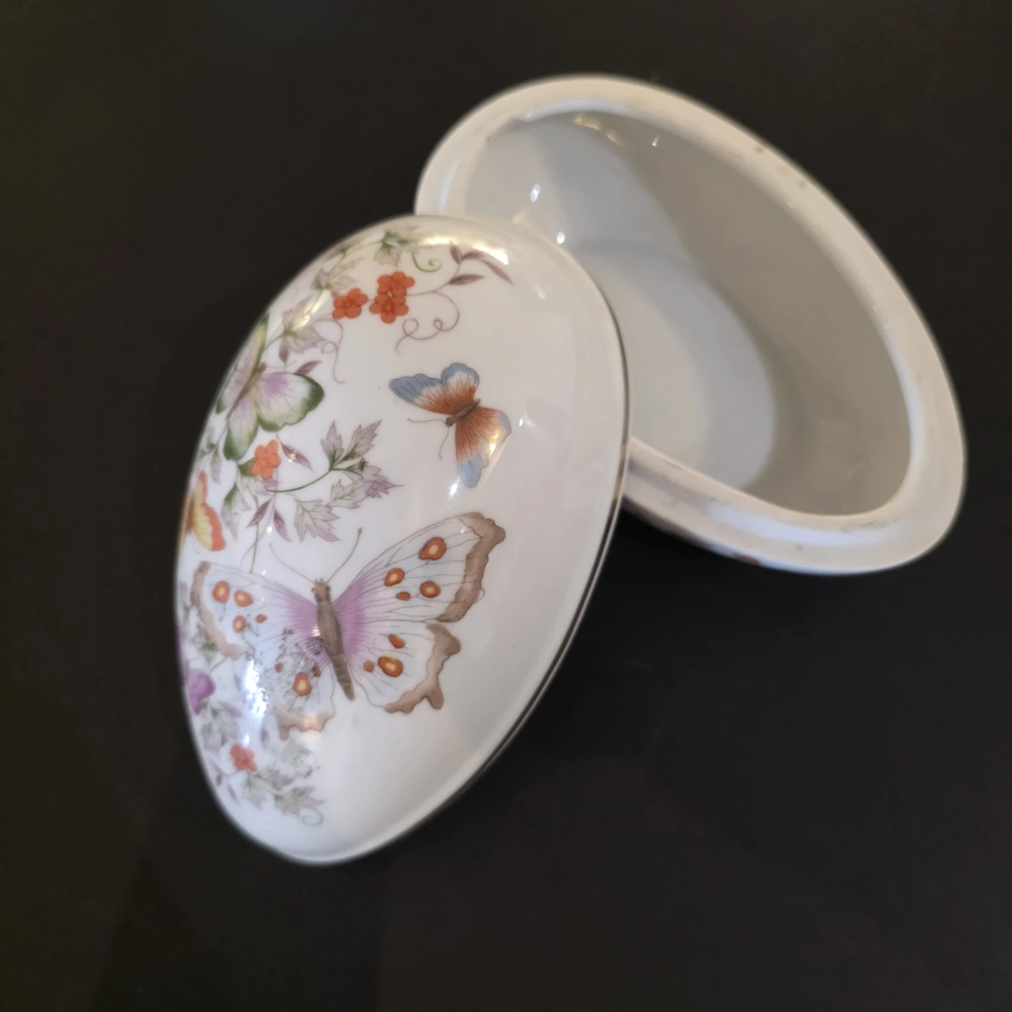 Avon 1979 Porcelain White  Butterfly Trinket Box