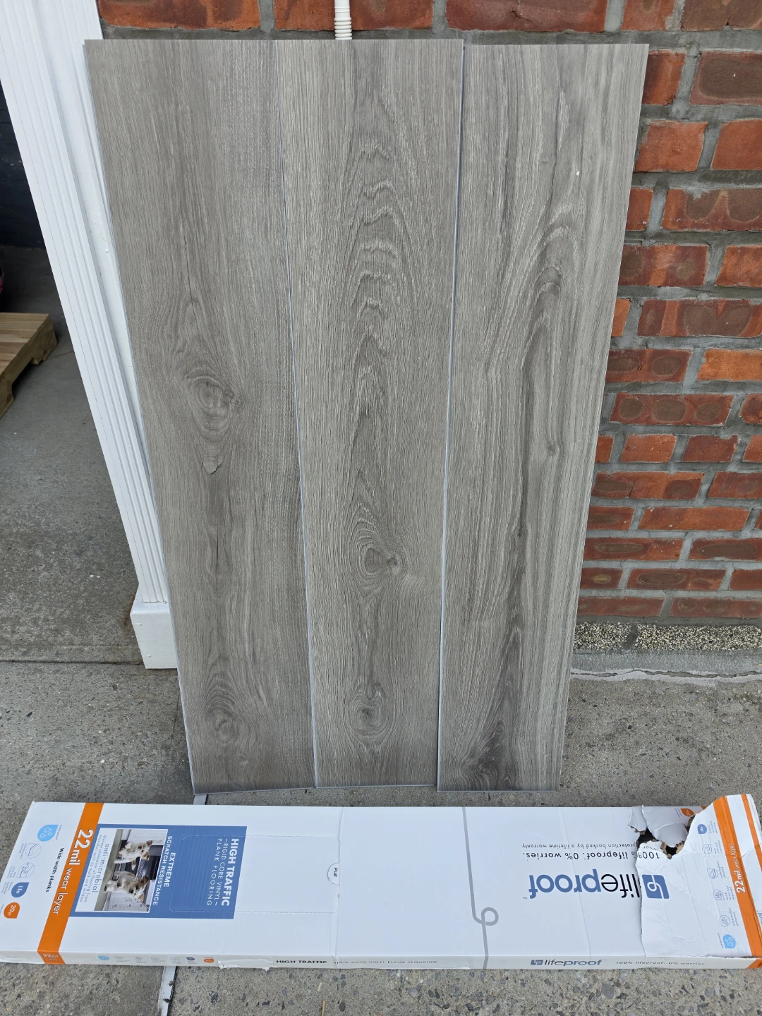 Lifeproof Bellevue Oak 22mil Vinyl Floor 647 sq ft available