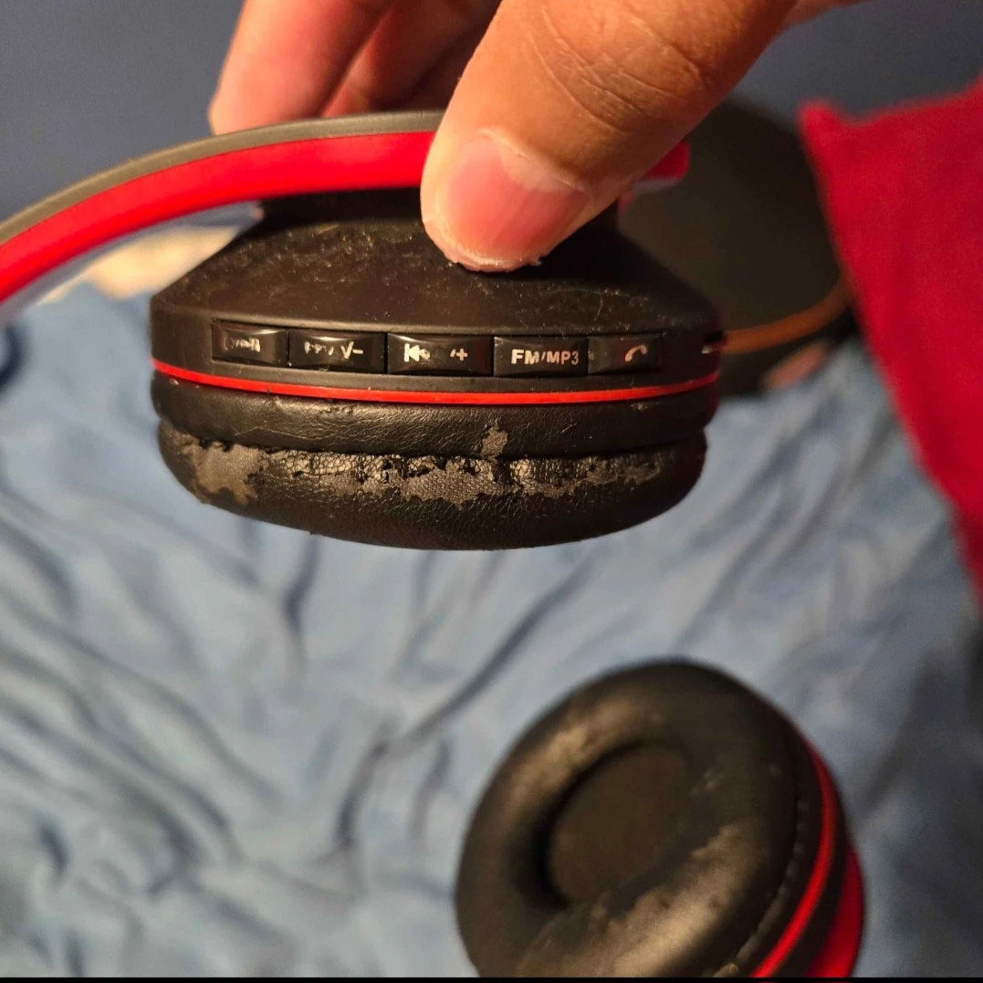 Red Wireless Headphones with 32GB MicroSD Card - photo 3