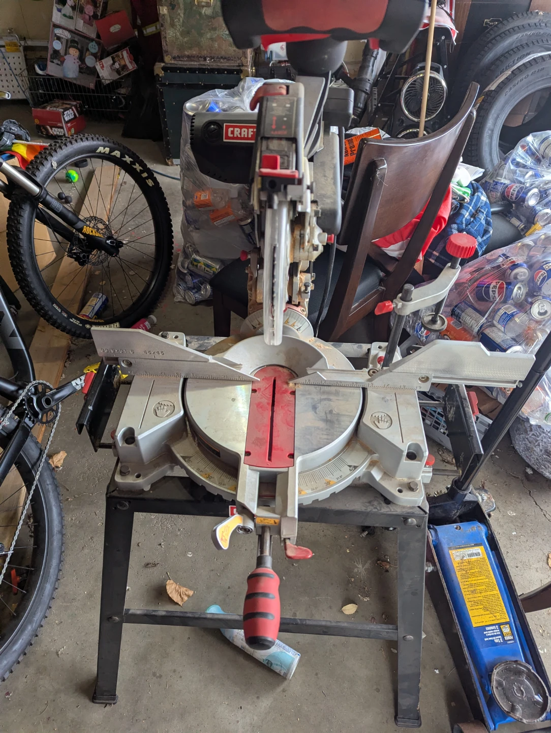 Dual bevel sliding miter saw