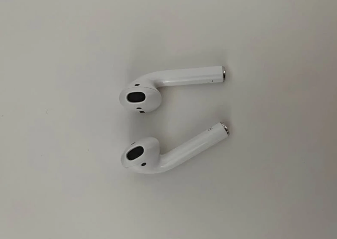 Apple AirPods with Charging Case