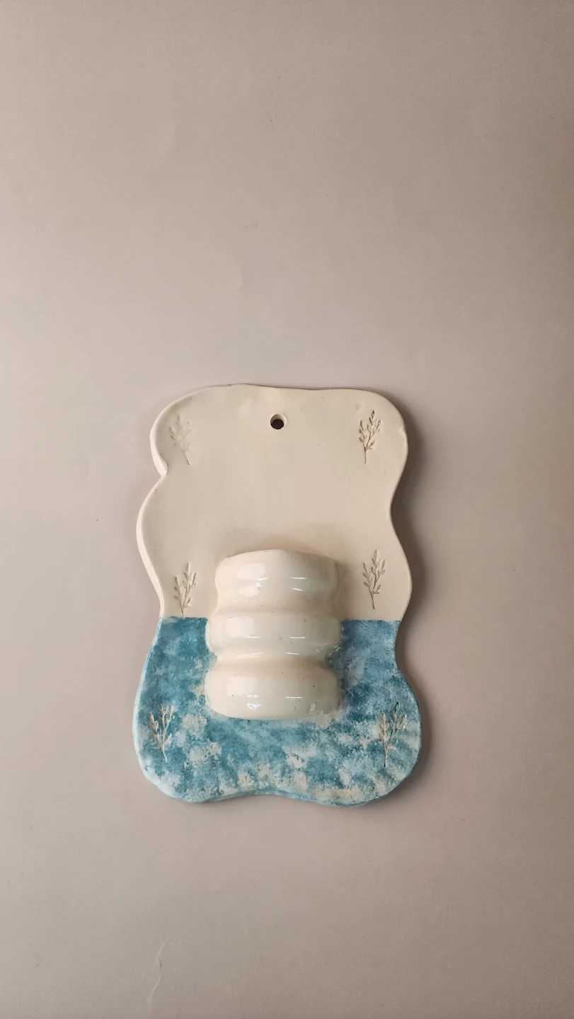 3 Ceramic Wall Planters - photo 2