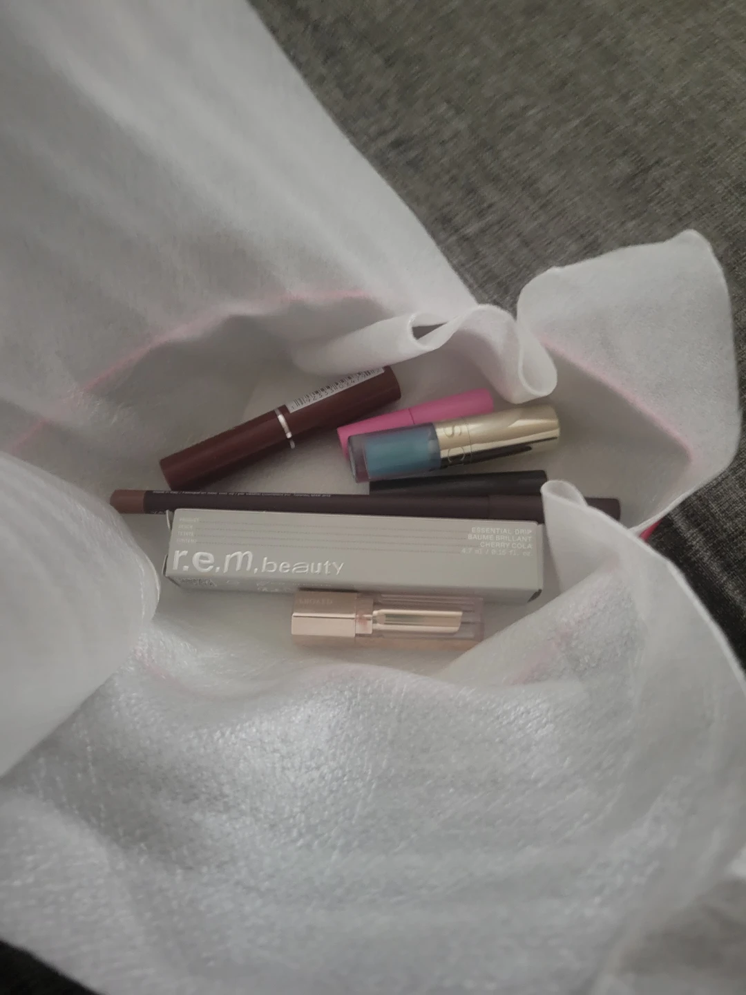 Clinique, Too Faced, r.e.m. Beauty Makeup Bundle - photo 4