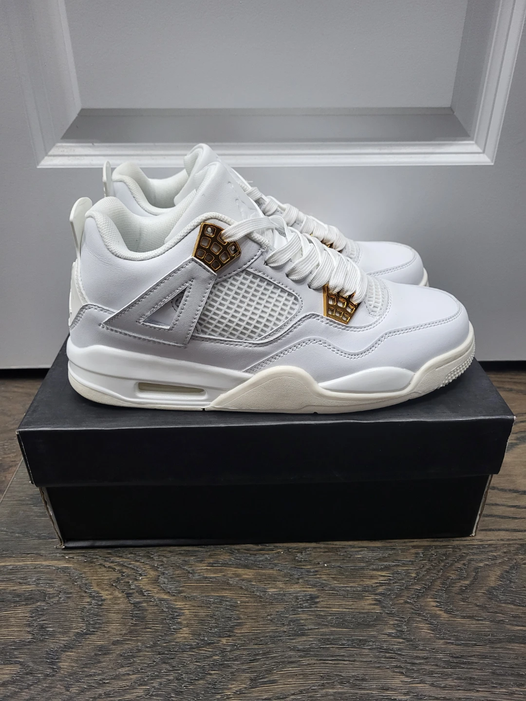 Air Jordan 4 Metallic Gold - photo 2