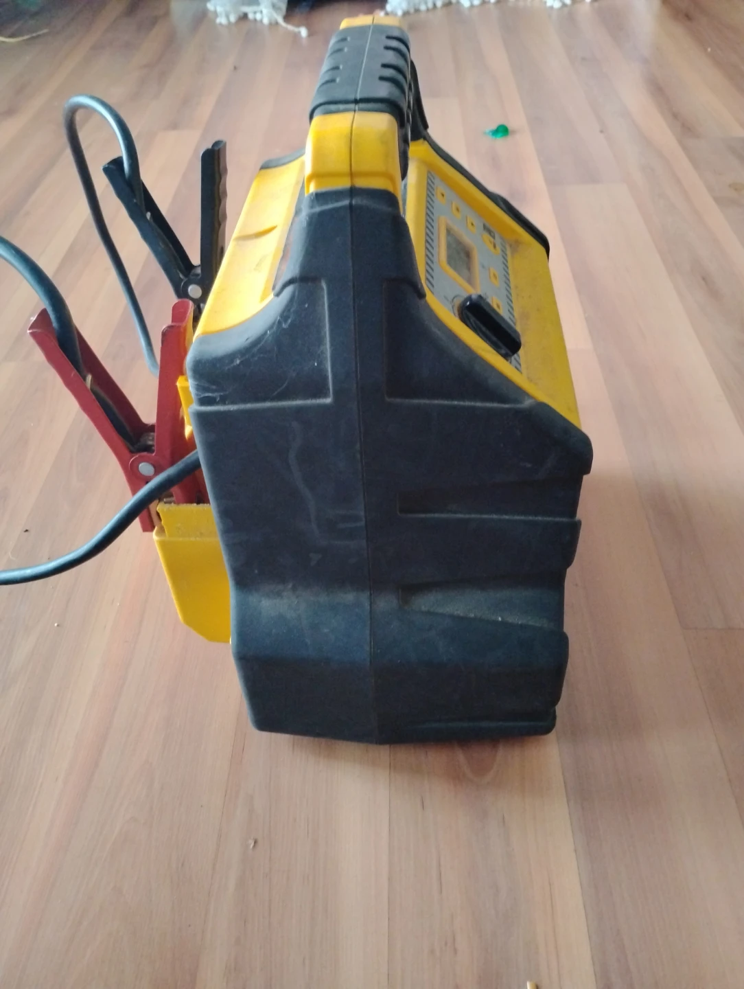 CAT CJ10000XT 1200A Jump Starter & Air Compressor - photo 5