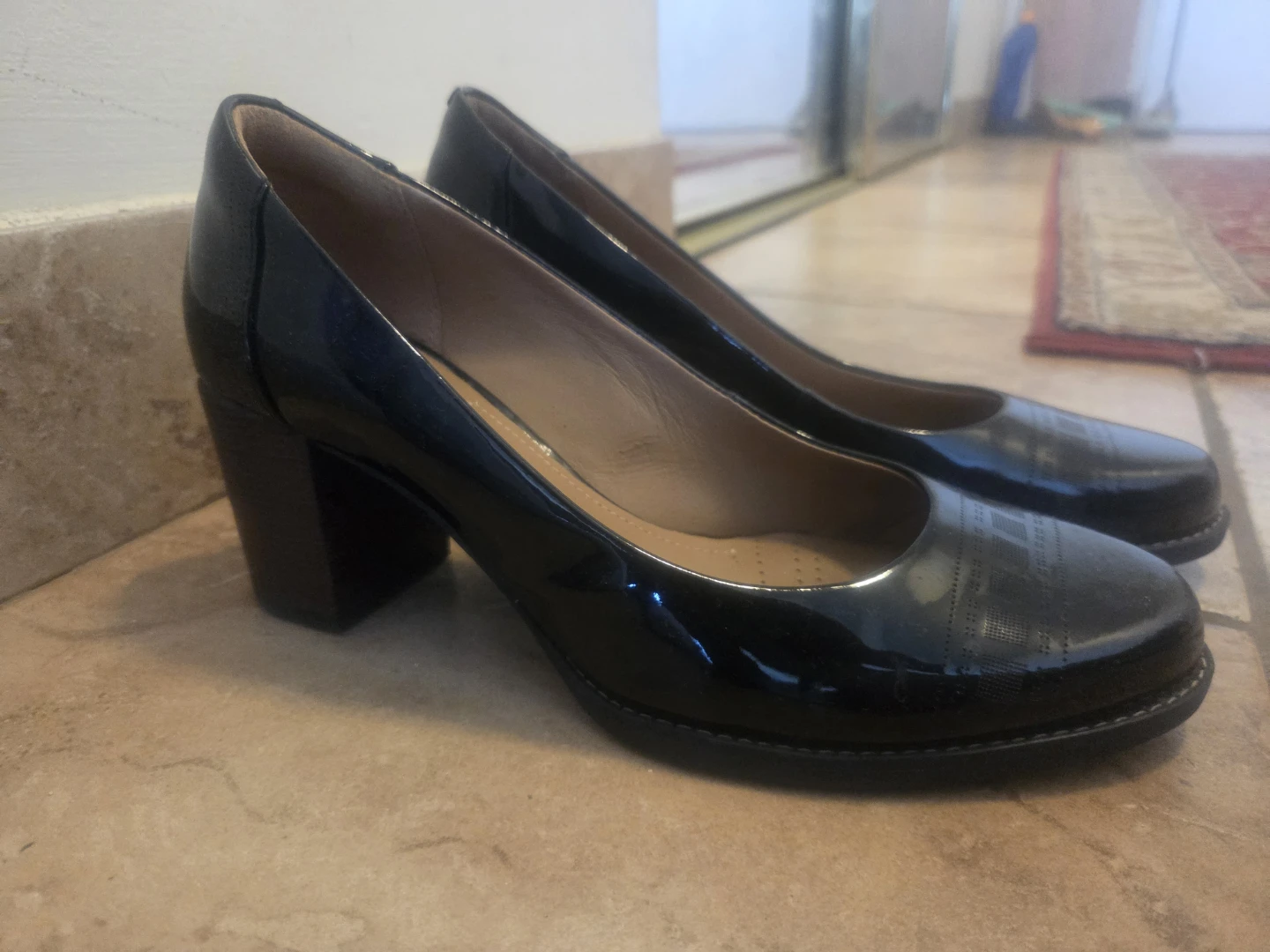 Clarks Artisan Black Patent Leather Heels - photo 2