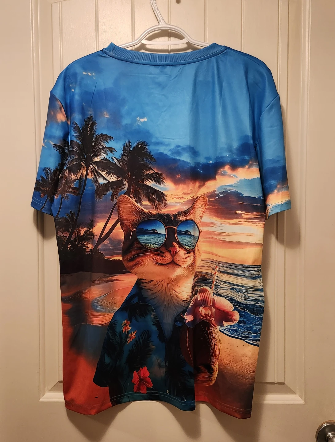Graphic T-Shirt with Cat Beach Print 🏈 - photo 2