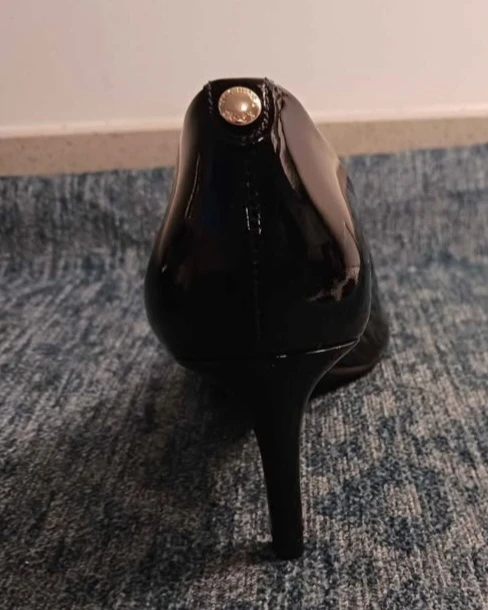Michael Kors Black Patent Heels -size 5 - photo 3