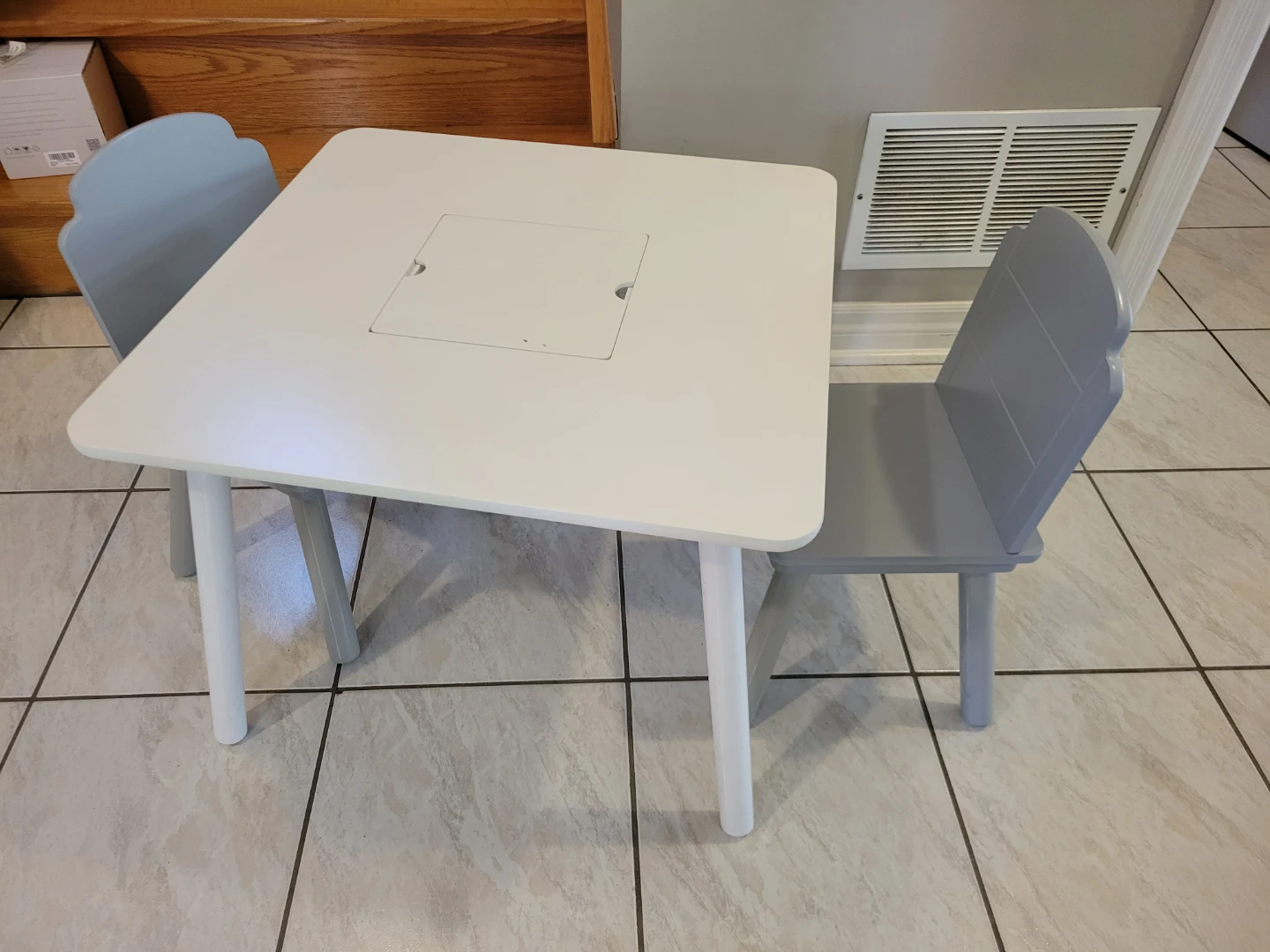 Child's table and 2 chairs brand new - photo 3