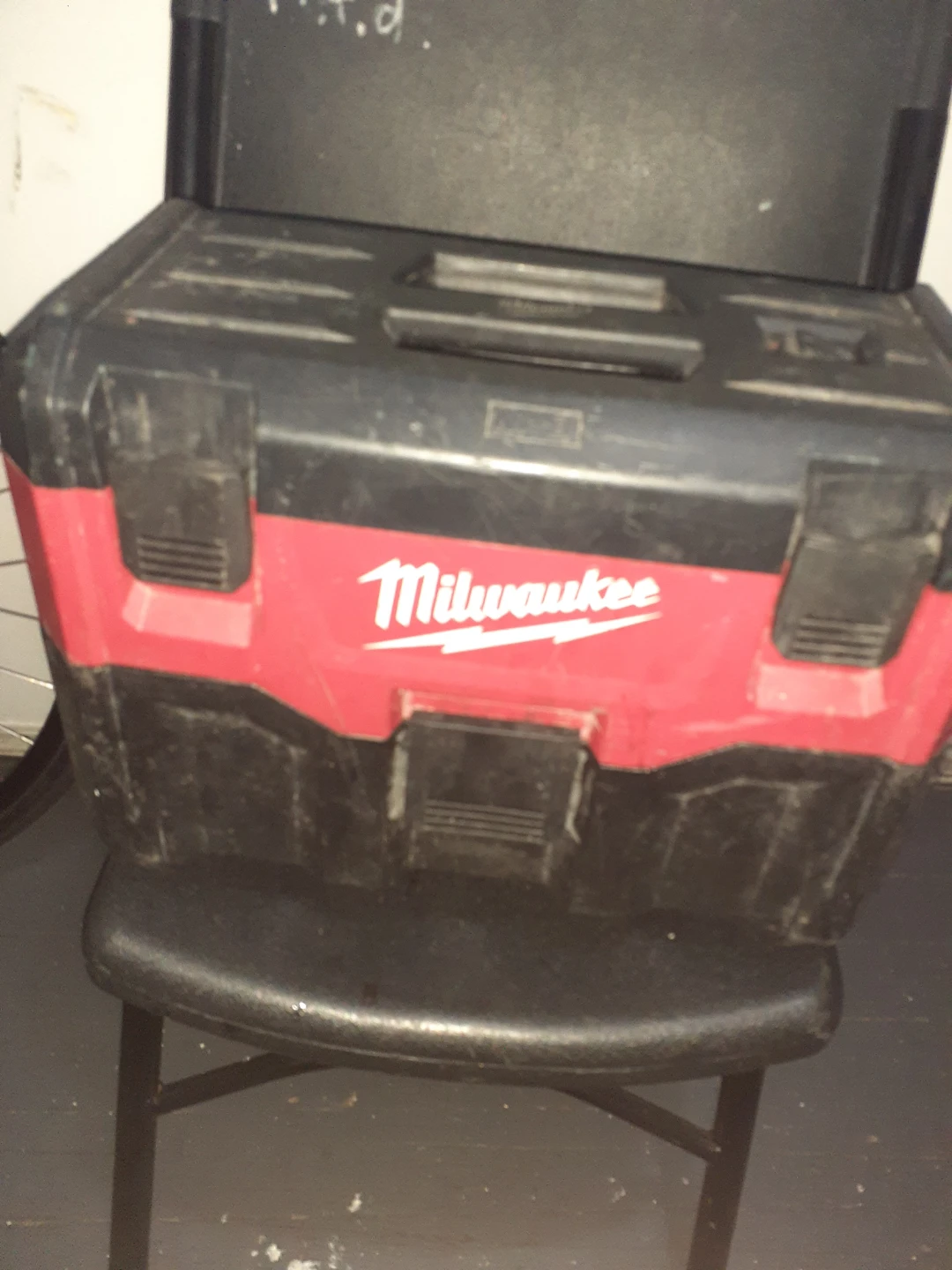 Milwaukee Wet/Dry Vacuum Toolbox am(no attachments)