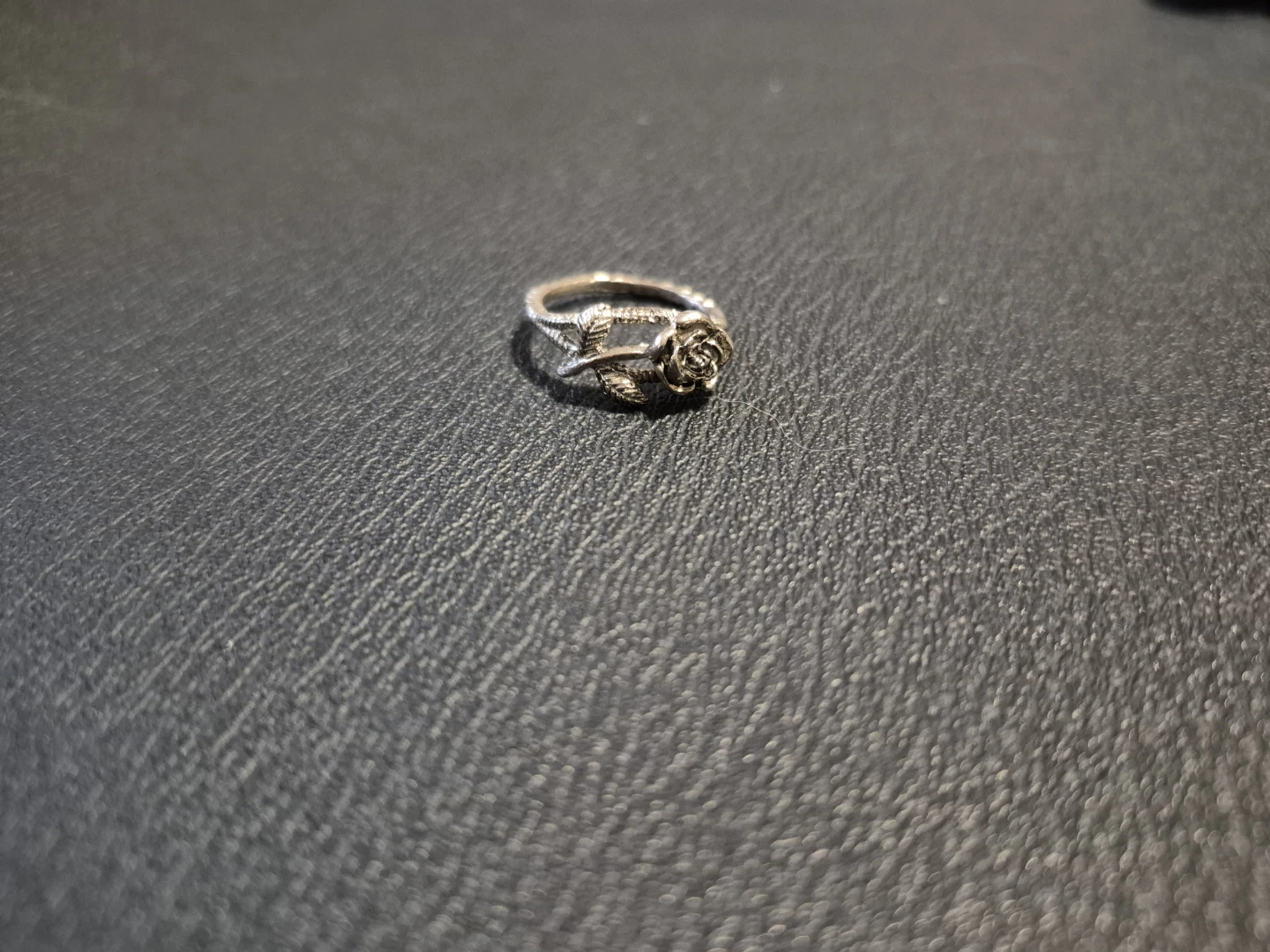 Rose and Leaf Design Ring