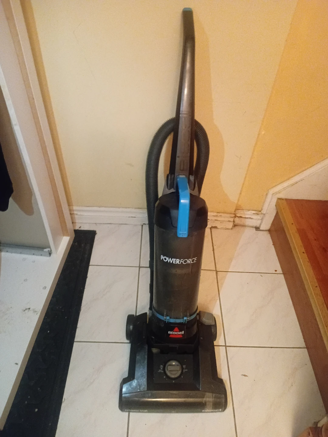 BISSELL PowerForce Vacuum Cleaner - photo 4