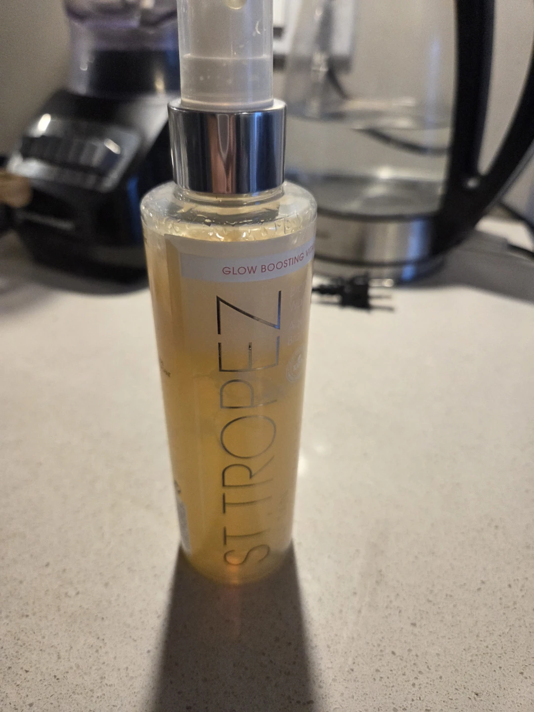 St. Tropez Glow Boosting Vitamin C Self Tan Mist - photo 3