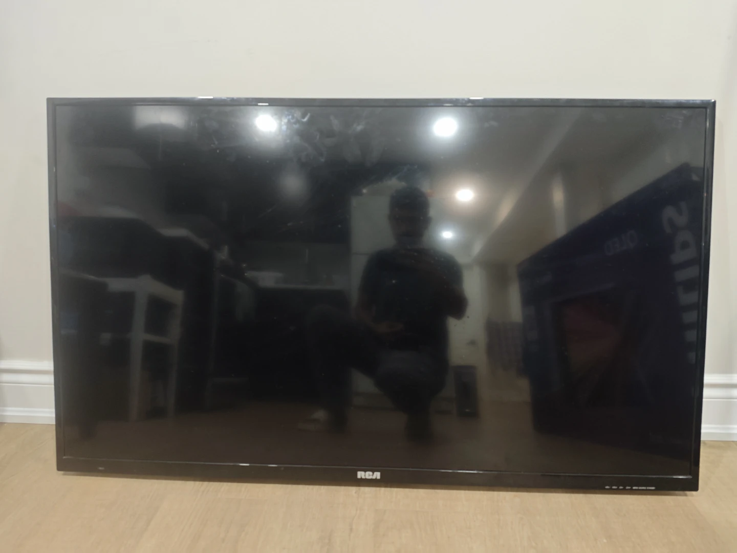 For parts or repair. RCA 50" UHD 4k TV RLDED5098-UHD