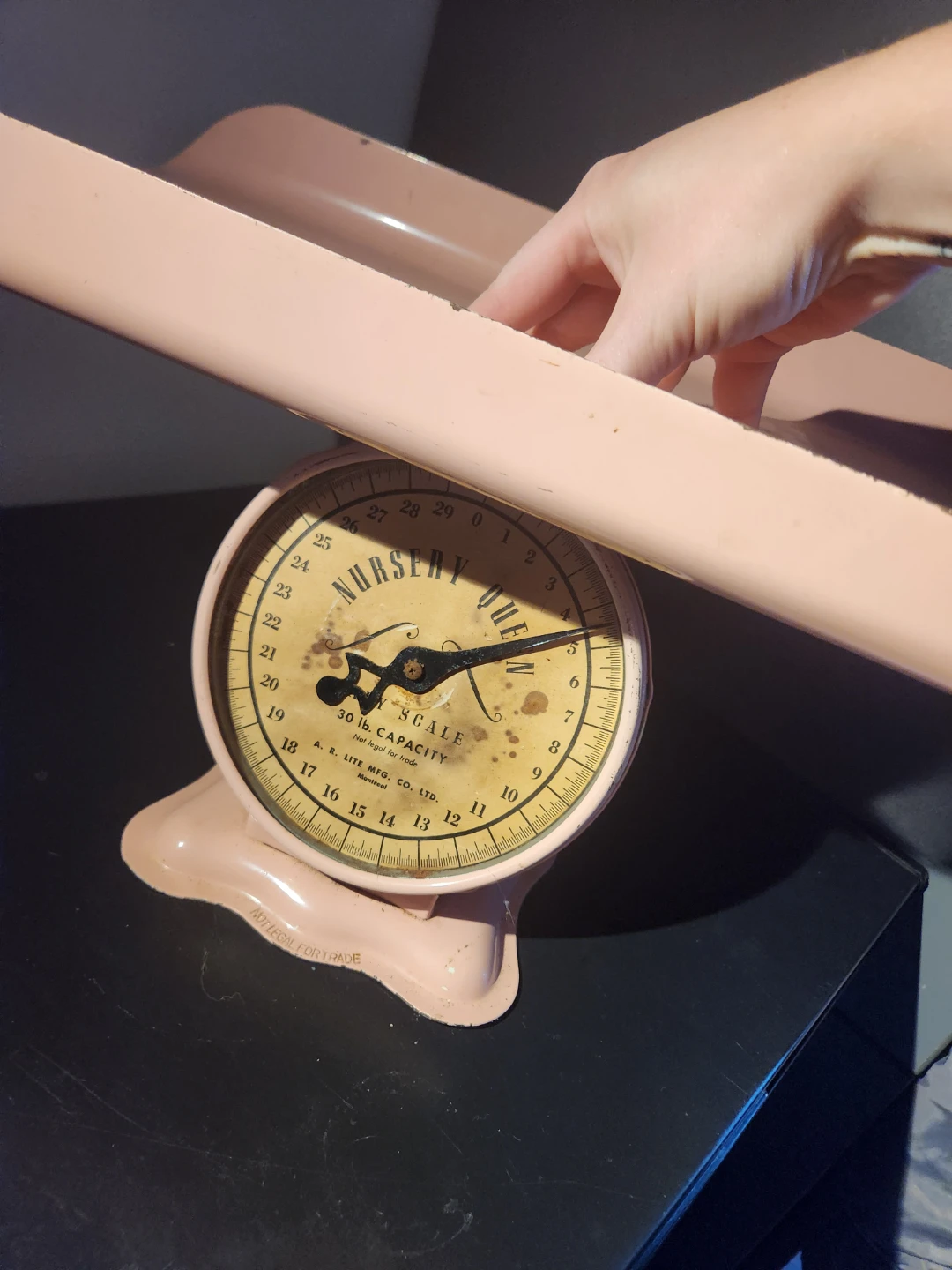 Mid Century Nursery Queen Baby Scale | Powder pink Metal   | 🏈 - photo 5