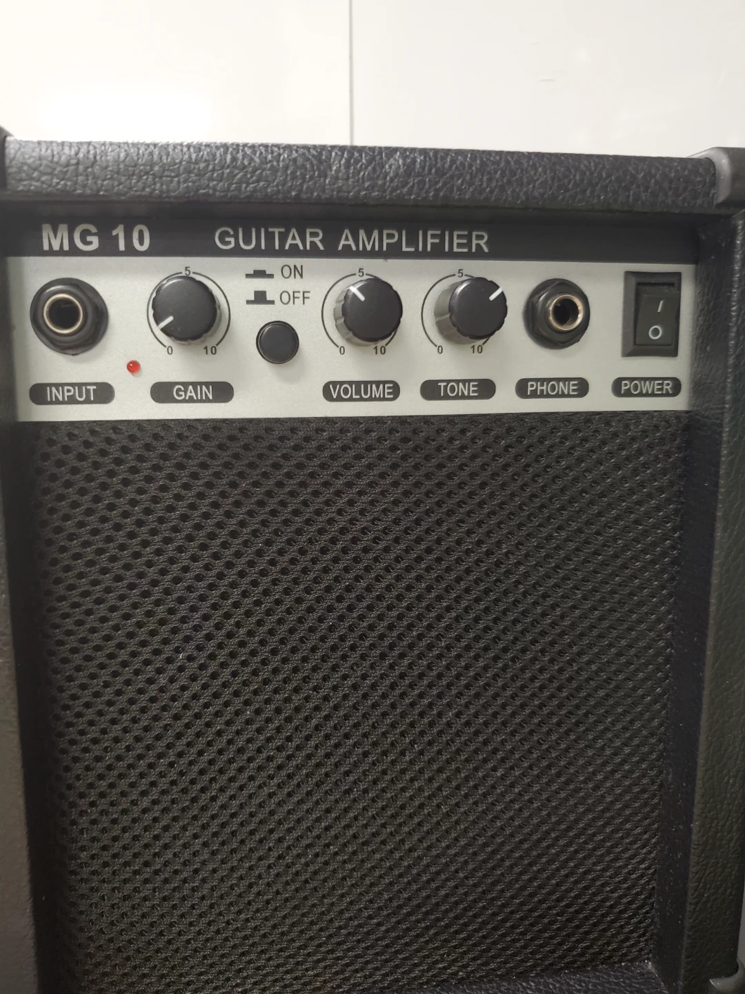 MG 10 Guitar Amplifier - photo 2
