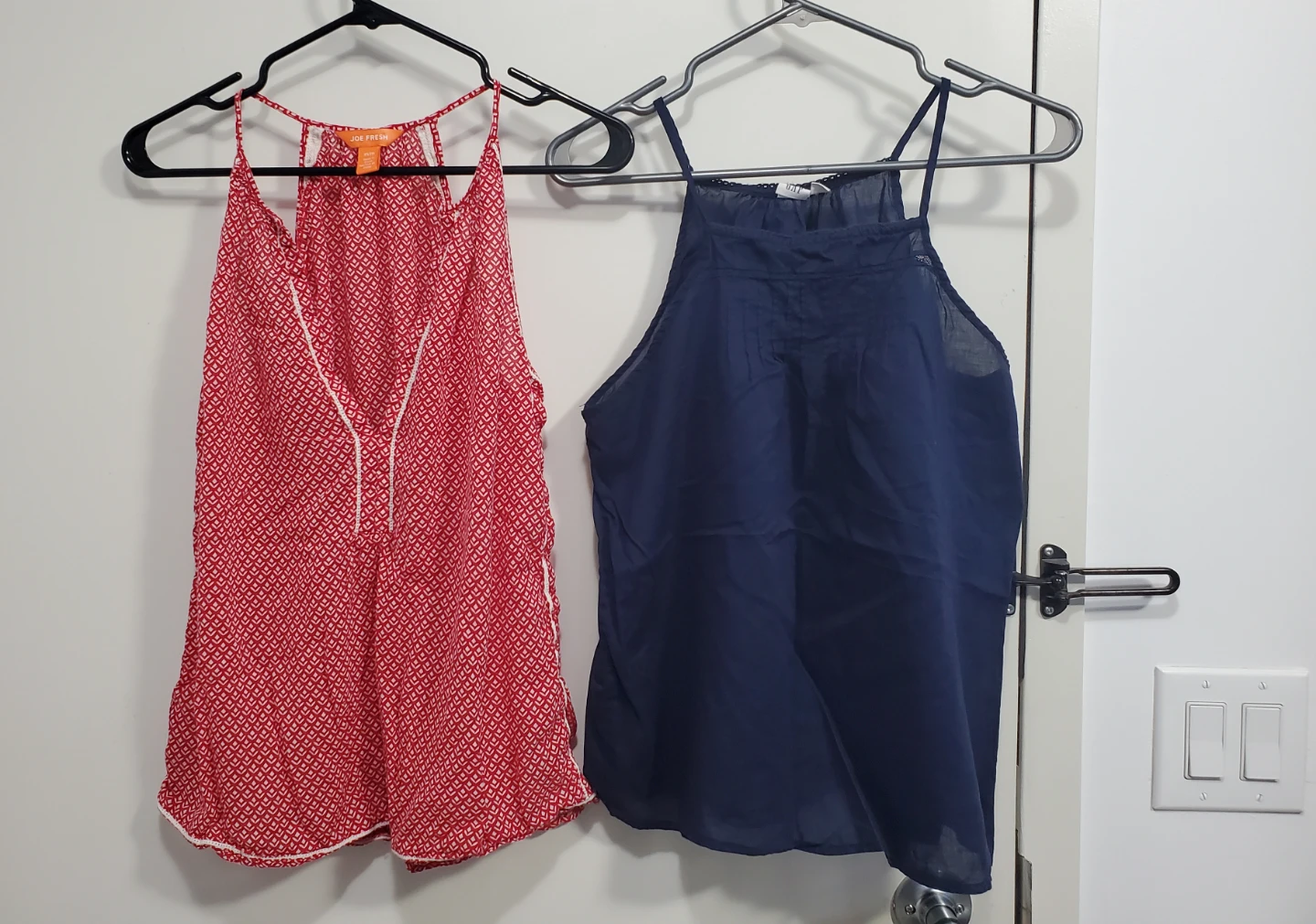 Bundle of Women's Sleeveless Tops (12 pieces $20) - photo 3