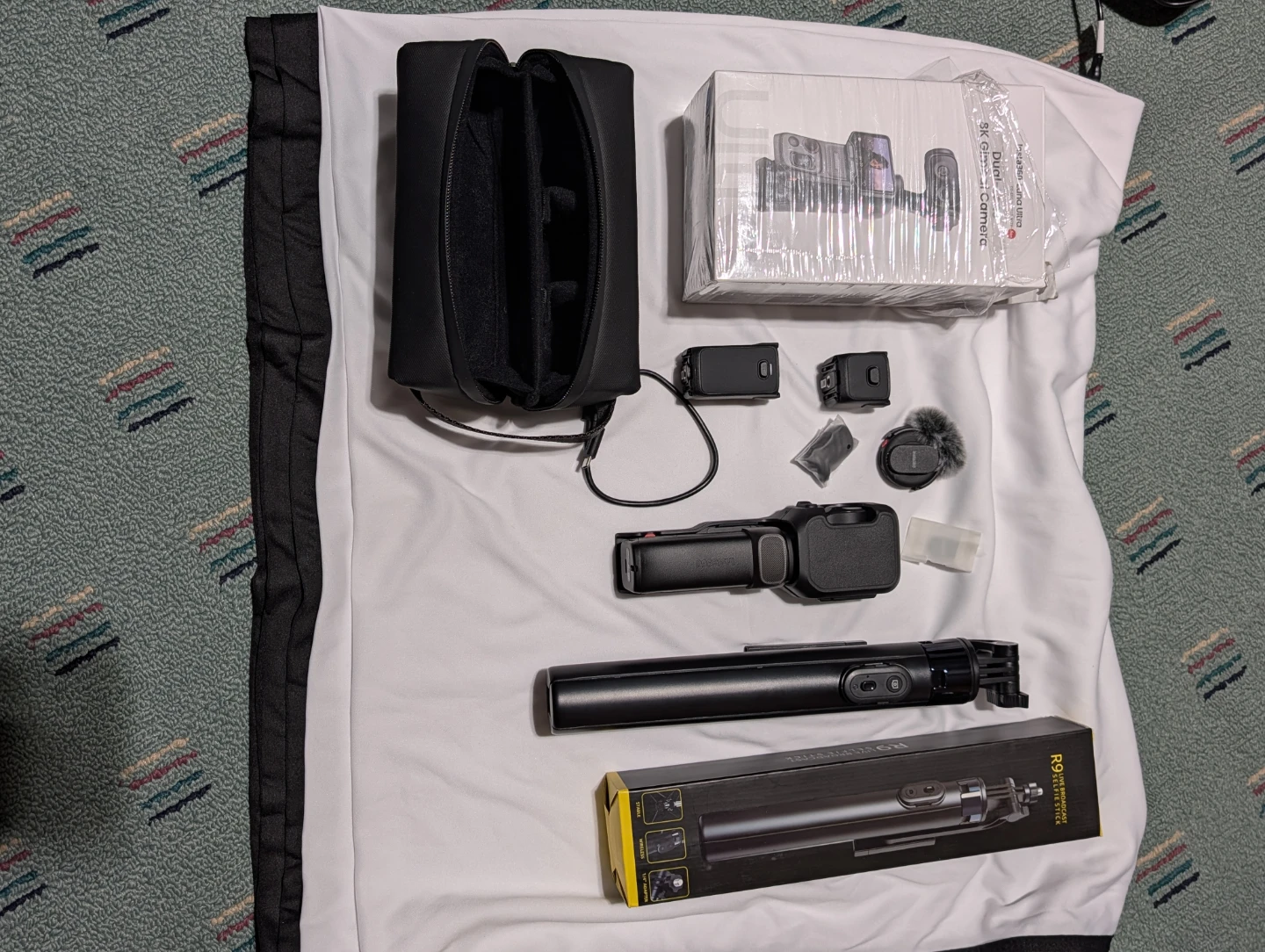 Insta360 Luna Ultra Creator Kit - photo 3