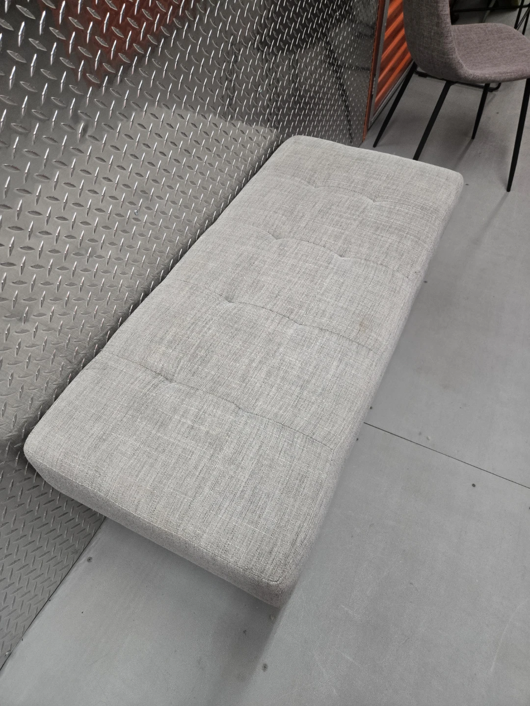 Mid-Century Modern Upholstered Bench - Tufted Light Grey Linen - photo 2