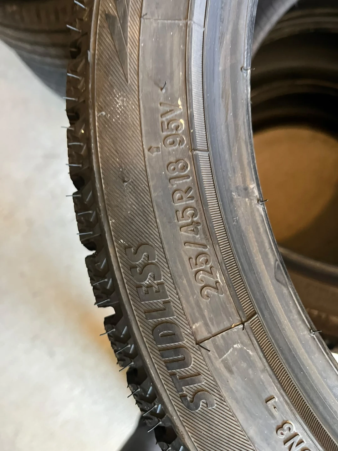 225/45R18 Nitto SN3  Winter - photo 3