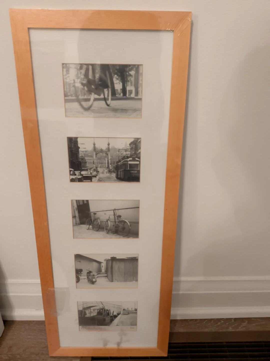 Free Five-Image Black and White Photo Frame