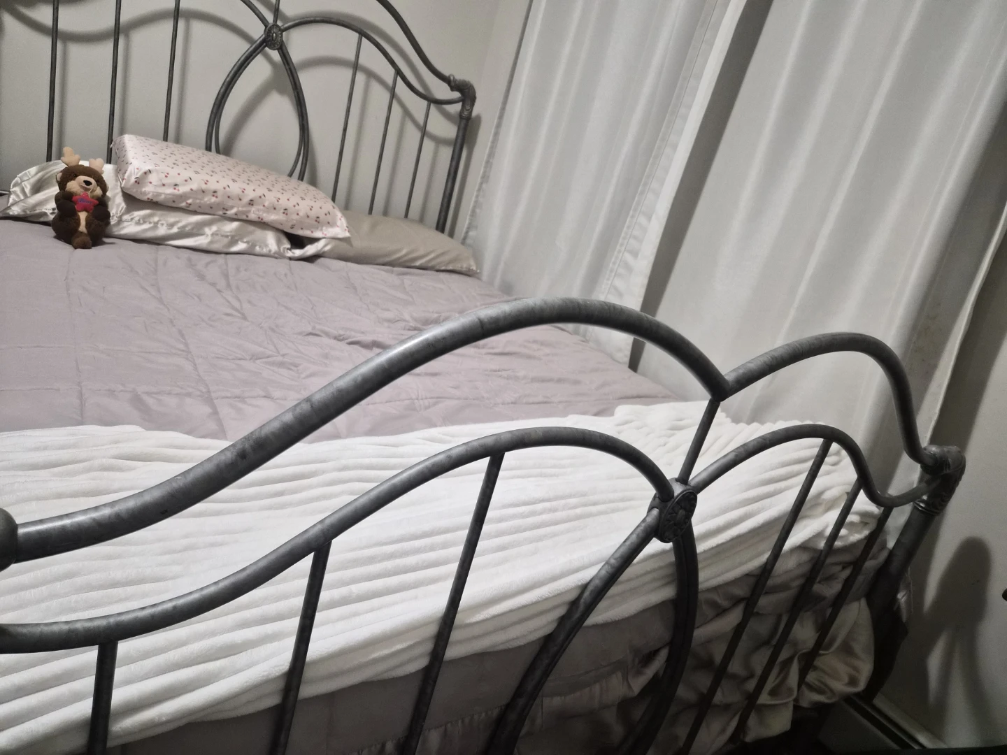 Metal Bed Frame-Queen size - photo 2