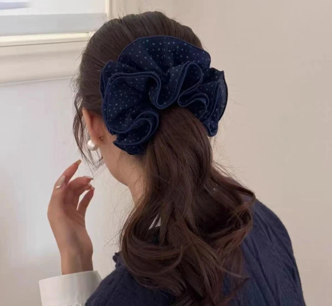 Navy and blue polka dot hair scrunchie - photo 3