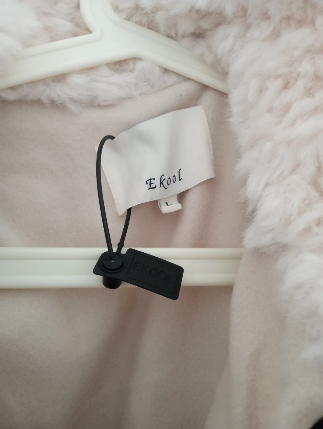 Ekool Cream Faux Shearling Jacket $50. Sz L. - photo 2
