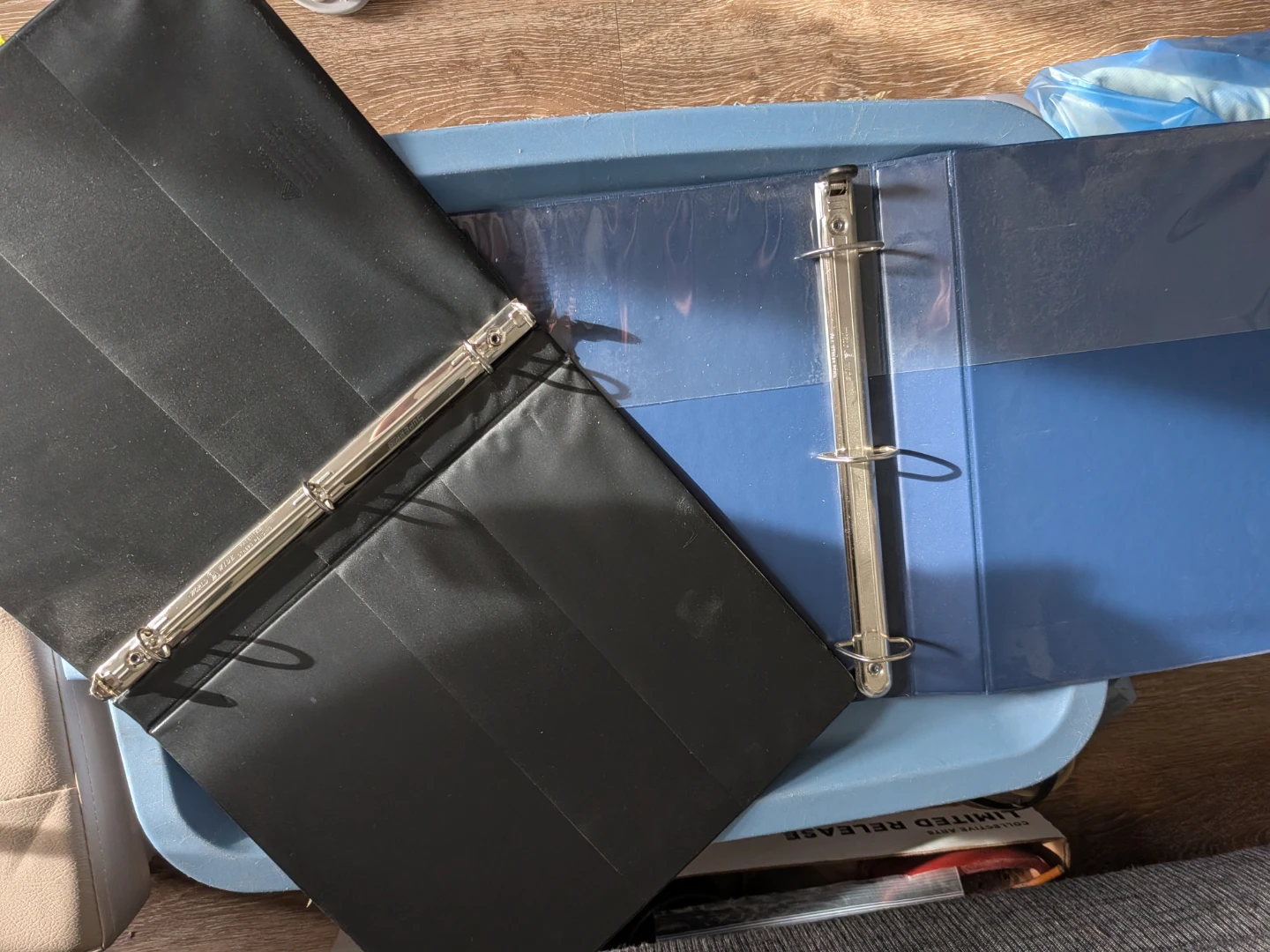 Free old 3-ring binders this weekend King/Parliament - photo 2